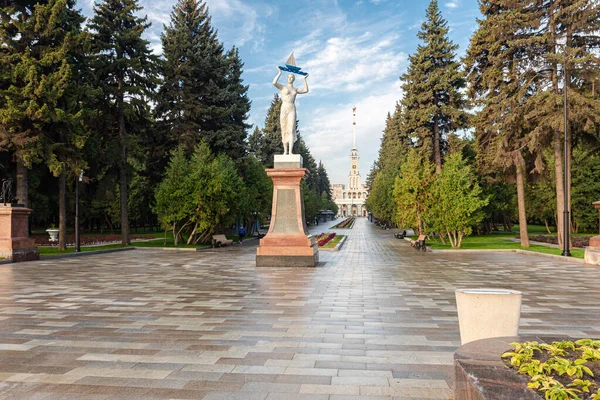 Северный Речной Терминал Речной Вокзал Москве Статуя Водный Путь Белая — стоковое фото