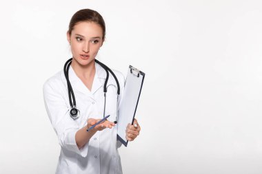 Doktor holding klasörü