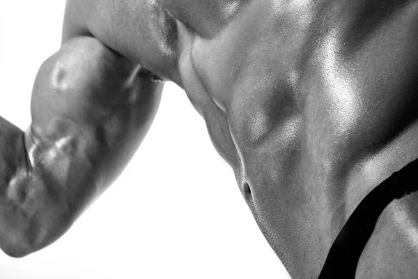 Άντρας bodybuilder δείχνει μυώδες σώμα. — Φωτογραφία Αρχείου