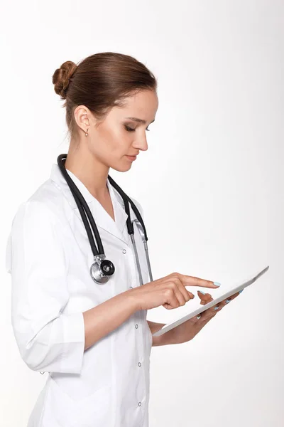 Doctor using digital tablet — Stock Photo, Image