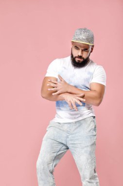 şapkalı sakallı yakışıklı