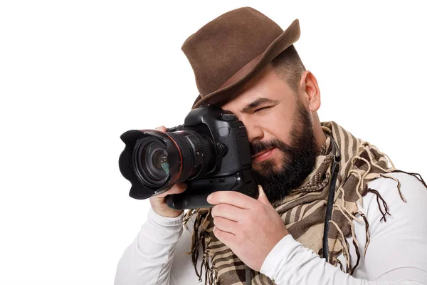 Uomo fotografo con fotocamera digitale scatta foto — Foto Stock