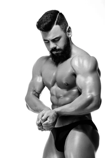 Knappe sterke bodybuilder poseren — Stockfoto