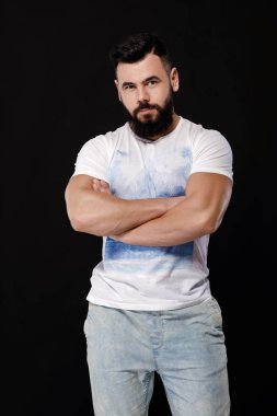 yakışıklı sakallı adam portresi