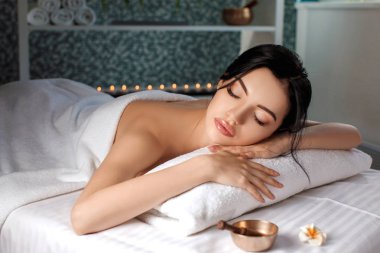 Spa Salonundaki Genç Kadın.