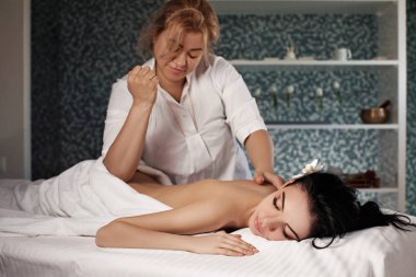 rahat kadın masaj aldıktan