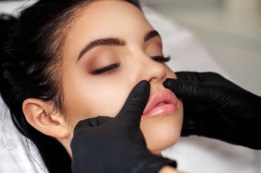 kadın plastik cerrahi operasyon öncesi