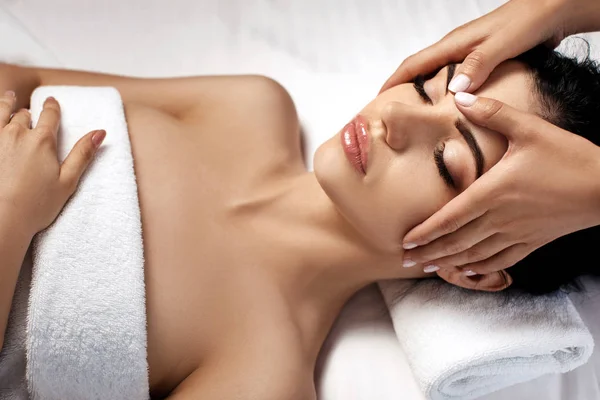 Anti-aging facial massage. — Stock Photo, Image