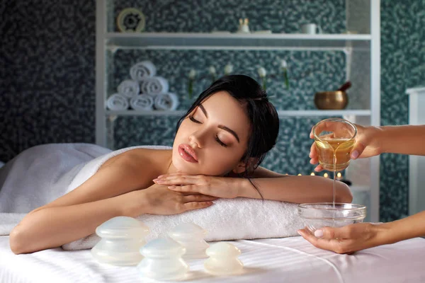 Relaxed Beautiful Young Woman Spa Salon Beauty Treatments Oil — Stock Photo, Image