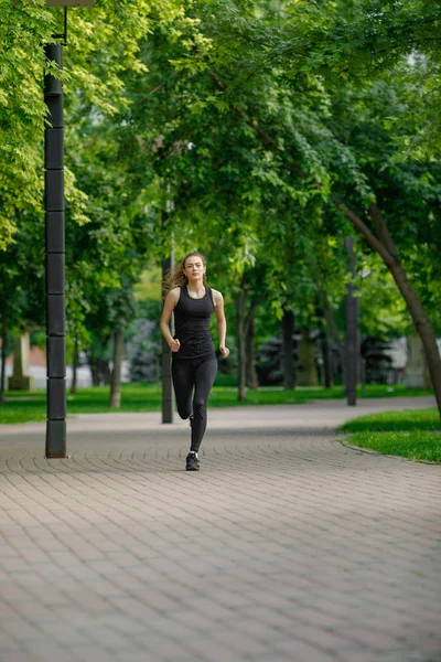 Young attractive woman running — Stock Photo, Image