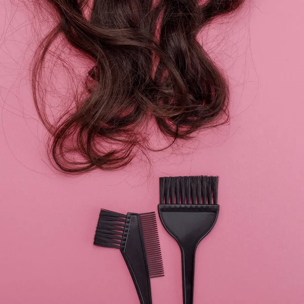 Brush for dyeing hair and hair — Stock Photo, Image