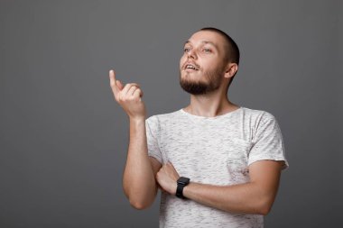 genç gururlu adam portresi