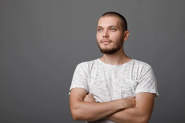 Retrato de hombre joven orgulloso —  Fotos de Stock