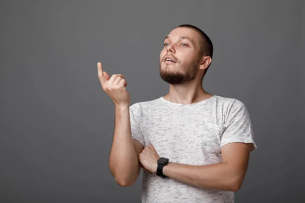 Retrato de hombre joven orgulloso — Foto de Stock