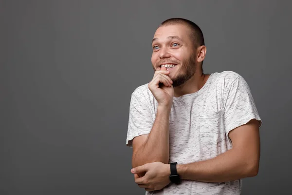 Retrato de tímido jovem — Fotografia de Stock