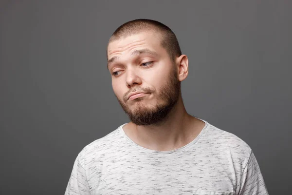 Portret van gefrustreerd jonge man — Stockfoto