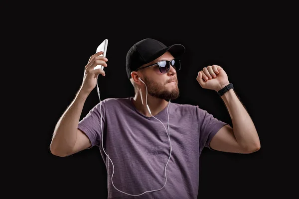 Uomo che ascolta musica in cuffia — Foto Stock