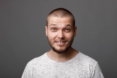 Genç sakallı adam portresi