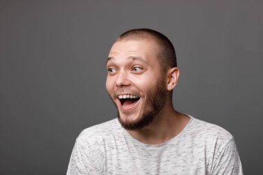 Genç sakallı adam portresi