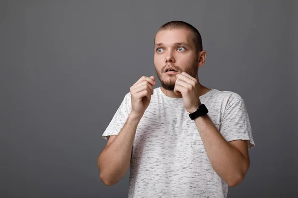 El retrato del joven barbudo — Foto de Stock