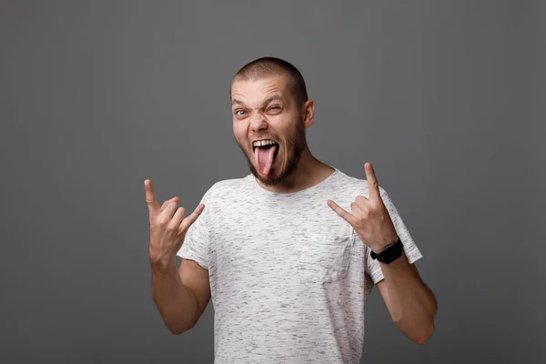 El retrato del joven barbudo —  Fotos de Stock