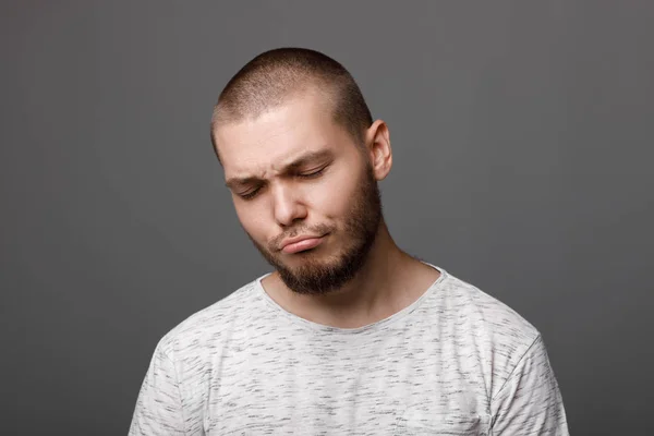 Le portrait du jeune homme barbu — Photo