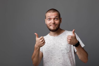 Genç sakallı adam portresi