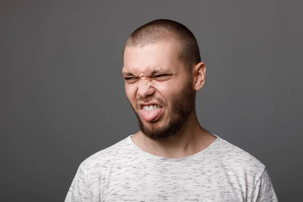 Il ritratto del giovane barbuto — Foto Stock