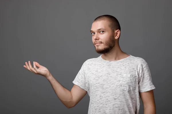 El retrato del joven barbudo — Foto de Stock