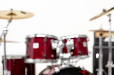 davul seti beyaz arka planda arka plan bulanıklık .