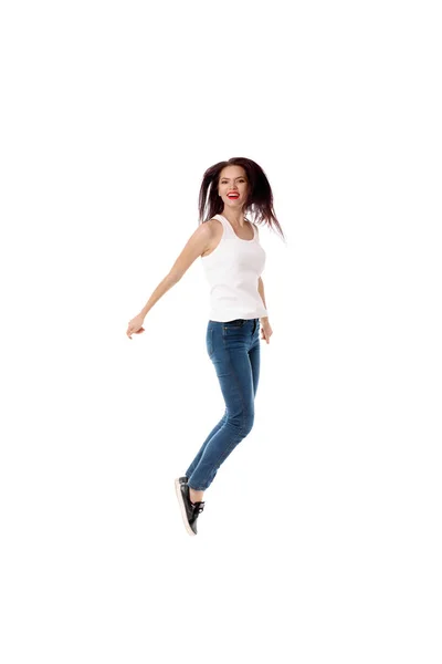 Joven mujer está saltando sobre un fondo blanco — Foto de Stock