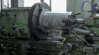 büyük metal silindirik parçalar üretim öğütme işlemi