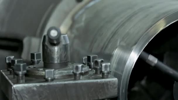 円筒研削 生産の大きな金属円筒部品を研削加工のプロセス — ストック動画