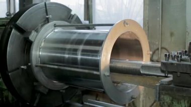 büyük metal silindirik parçalar üretim öğütme işlemi
