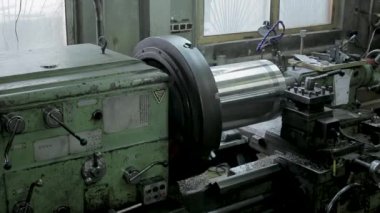 büyük metal silindirik parçalar üretim öğütme işlemi