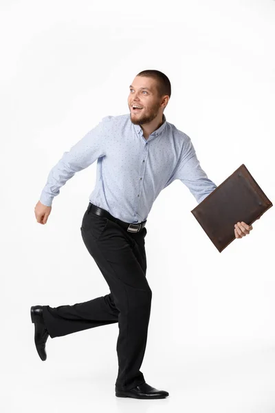 Barbudo Hombre Negocios Feliz Con Caso Cuero Corriendo Sobre Fondo — Foto de Stock