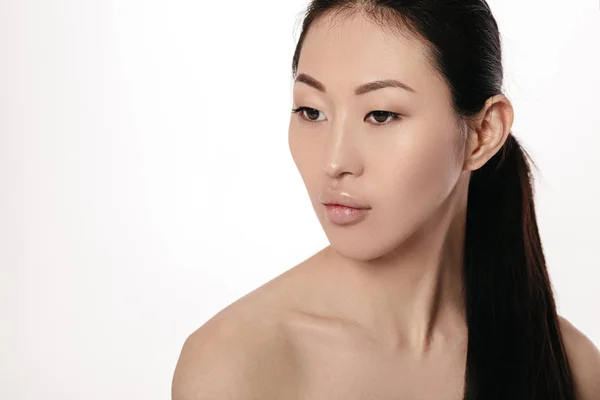 Joven asiático mujer con en blanco fondo — Foto de Stock