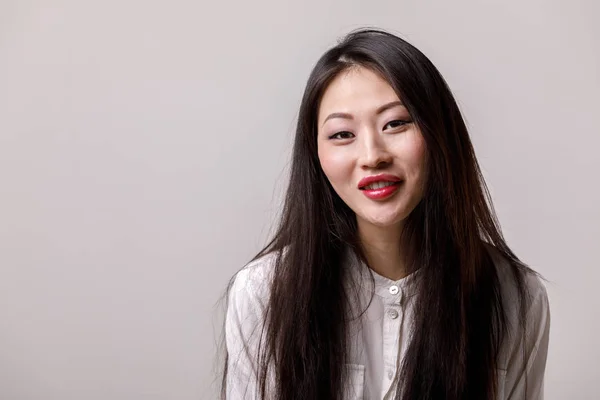 Smiling asian woman in glasses and white shirt — Stock Photo, Image