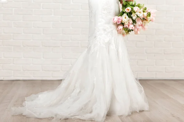 Wedding bouquet of tulips in brides hands — Stock Photo, Image