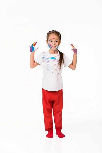 다채로운 페인트에 손으로 어린 아이 소녀 그린 — 스톡 사진