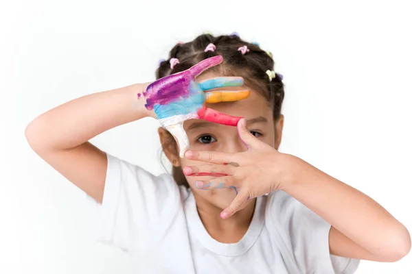 Niña con las manos pintadas en pintura colorida —  Fotos de Stock