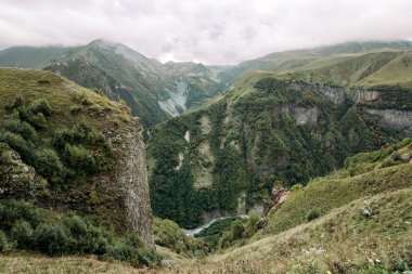 Kafkas dağlarının güzel manzarası