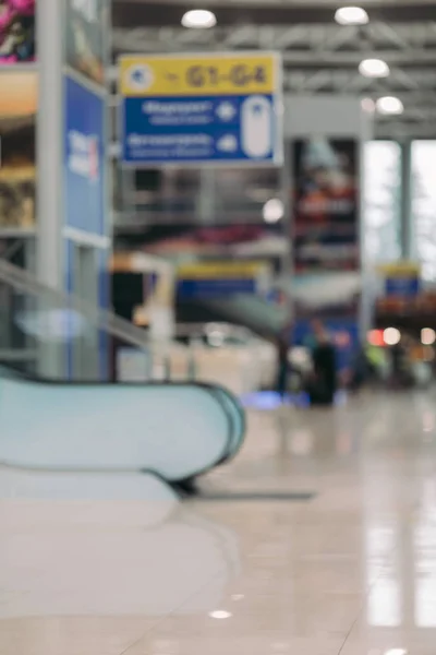 Flughafen verschwimmt Innenraum für den Rückwärtsgang — Stockfoto