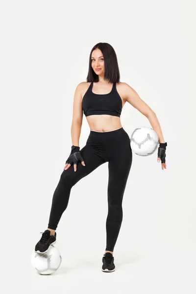 Hermosa mujer atlética con la pelota —  Fotos de Stock