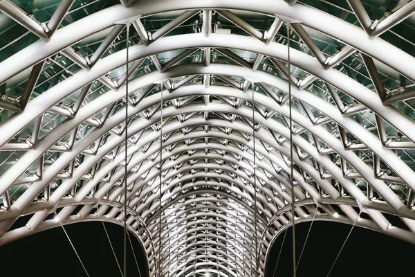 Tiflis cam Barış Köprüsü, Gürcistan