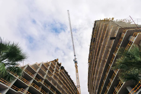 建筑黄鹤和建筑工地 — 图库照片