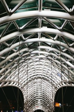 Tiflis cam Barış Köprüsü, Gürcistan