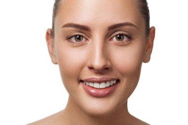 Doğal ciltli kadın yüzünün güzel portresi.