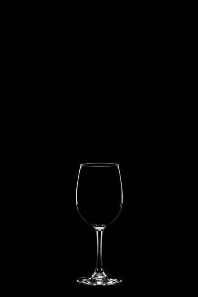 Винное стекло на черном фоне — стоковое фото
