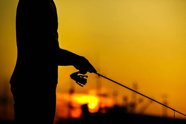 Jovem pescando no mar — Fotografia de Stock